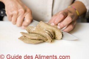 Couper le seitan en tranches