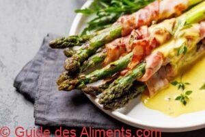 Asperges grillées au bacon et sauce aux œufs