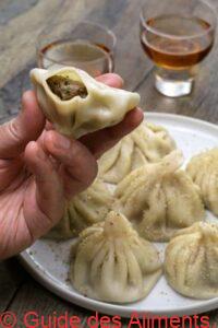 comment manger des boulettes de khinkali g&eacute;orgiennes