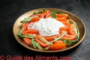 Salade Caprese avec Stracciatella di bufala