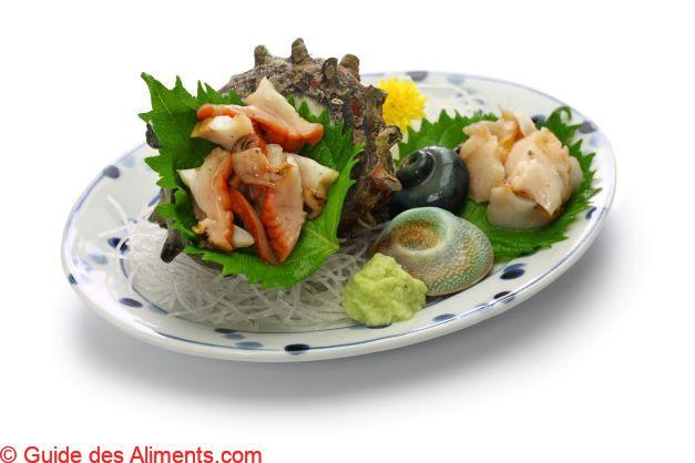 sashimi sazae (coquille de turban &agrave; cornes), plat traditionnel japonais de fruits de mer