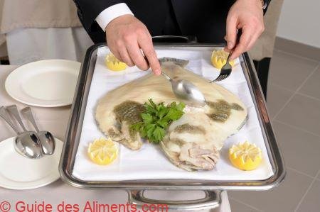 Lever des filets de turbot poché
