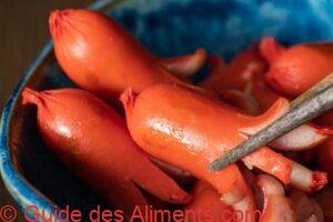 Saucisse de pieuvre. Saucisse de poisson coupée en pieuvre. 