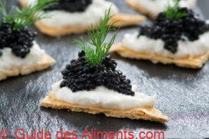 crackers au creamcheese et caviar noir