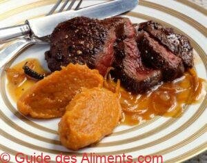 Pavé de biche, sauce à l'orange et purée de potiron