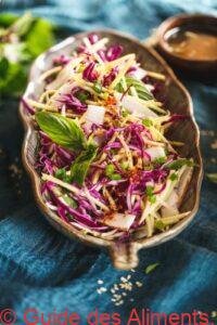 Salade Mangue verte, Noix de Coco, Chou Rouge et Basilic Tha&iuml;
