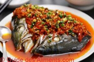 t&ecirc;te de poisson cuite &agrave; la vapeur avec piments rouges hach&eacute;s, cuisine chinoise du Hunan