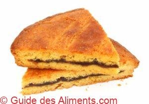 G&acirc;teau breton fourr&eacute; &agrave; la cr&egrave;me de pruneaux