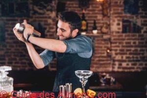 barman avec shaker