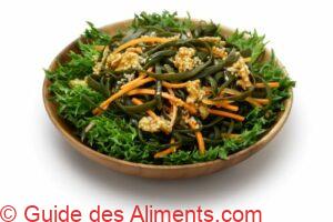 salade d'algues avec des spaghettis de mer
